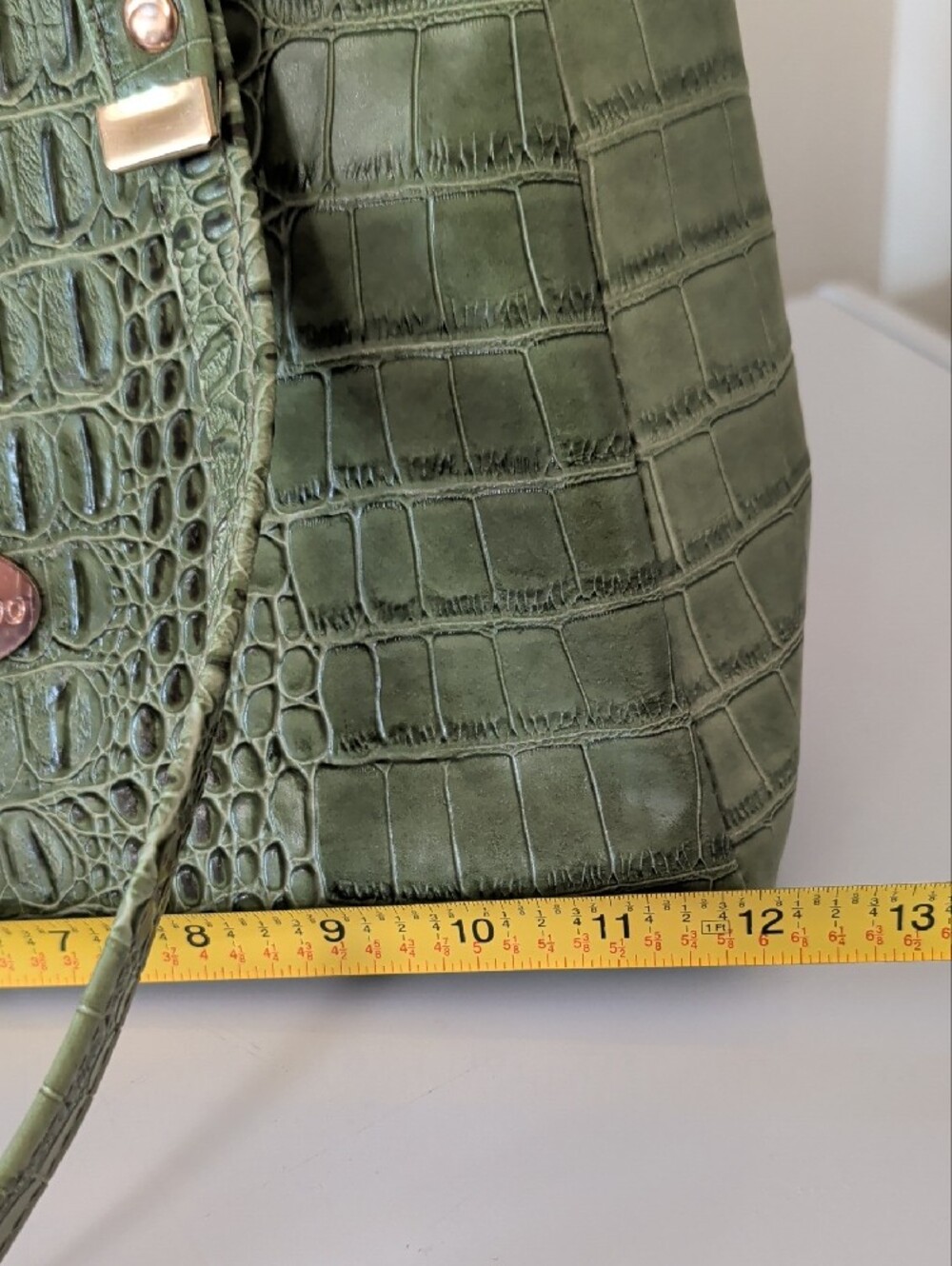 Tessaroo Vintage Green Croc Embossed Shoulder Bag with Tassel | Faux Leather - Picture 12 of 14